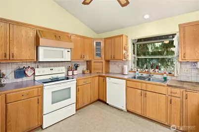9509 150th Street SE, Snohomish, WA 98296 - Photo 13