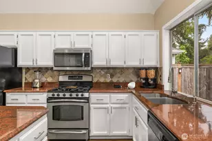 25444 SE 42nd Pl, Issaquah, WA 98029 - Photo 23
