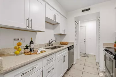 12525 NE 145th Place #F97, Kirkland, WA 98034 - Photo 3
