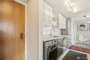 2201 3rd Ave, Seattle, WA 98121 - Photo 11