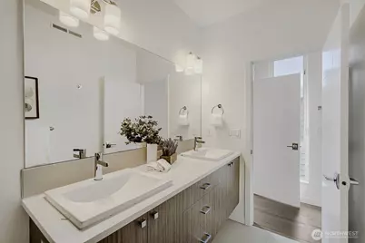 2573 13th Avenue W, Seattle, WA 98119 - Photo 21