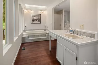 2231 Sahalee Drive E, Sammamish, WA 98074 - Photo 17