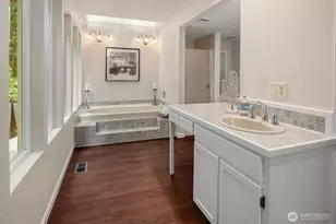 2231 Sahalee Dr E, Sammamish, WA 98074 - Photo 17