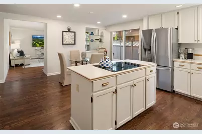 2231 Sahalee Drive E, Sammamish, WA 98074 - Photo 9