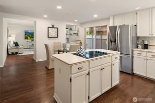 2231 Sahalee Dr E, Sammamish, WA 98074 - Photo 9