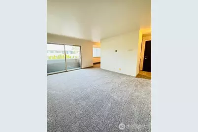 5631 Highway Place #10, Everett, WA 98203 - Photo 3
