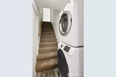 9118 Linden Avenue N, Seattle, WA 98103 - Photo 19