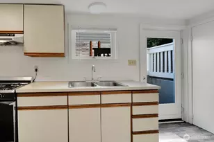 9118 Linden Ave N, Seattle, WA 98103 - Photo 21