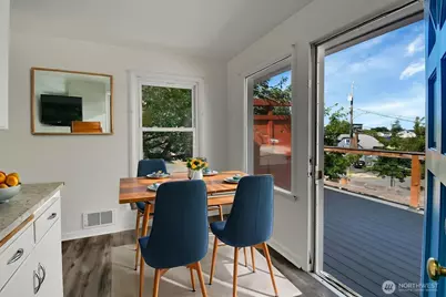 9118 Linden Avenue N, Seattle, WA 98103 - Photo 15
