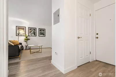 8747 Phinney Avenue N #7, Seattle, WA 98103 - Photo 3