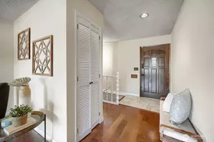 10634 Glen Acres Dr S, Seattle, WA 98168 - Photo 3