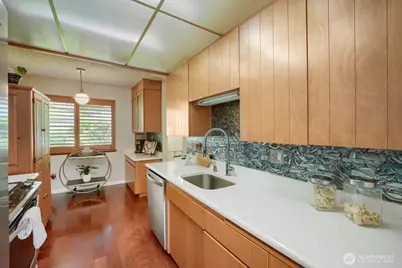 10634 Glen Acres Drive S, Seattle, WA 98168 - Photo 11