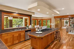 10199 Affirmed Ln NE, Bainbridge Island, WA 98110 - Photo 9