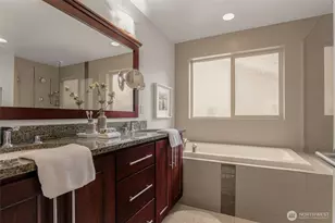 10644 Bartlett Ave NE, Seattle, WA 98125 - Photo 25