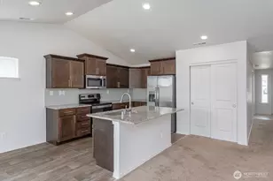 1013 W Maple Dr, Moses Lake, WA 98837 - Photo 7
