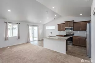 1013 W Maple Dr, Moses Lake, WA 98837 - Photo 11