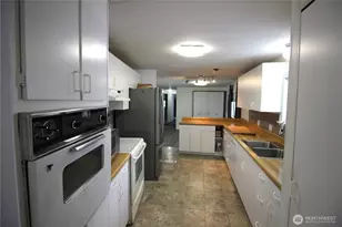 920 Cottonwood Dr, Enumclaw, WA 98022 - Photo 7