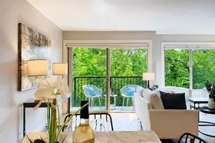 731 Broadway E, Seattle, WA 98102 - Photo 17