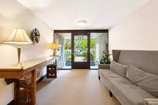 731 Broadway E, Seattle, WA 98102 - Photo 5