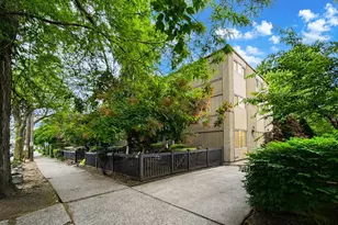731 Broadway E, Seattle, WA 98102 - Photo 25