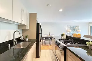 731 Broadway E, Seattle, WA 98102 - Photo 13