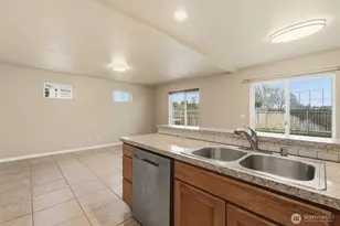 226 E Whitman Dr, College Place, WA 99324 - Photo 11