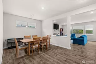 17512 Crossing Dr E, Puyallup, WA 98374 - Photo 3