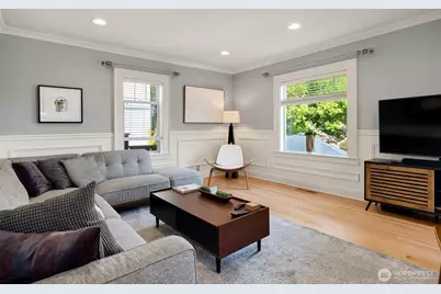 43 W Etruria, Seattle, WA 98119 - Photo 3