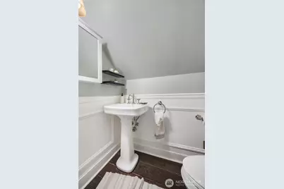 43 W Etruria, Seattle, WA 98119 - Photo 13