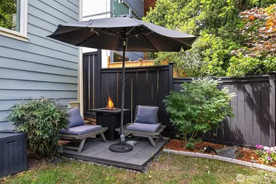 43 W Etruria, Seattle, WA 98119 - Photo 17