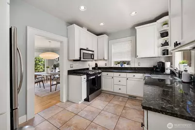 43 W Etruria, Seattle, WA 98119 - Photo 7