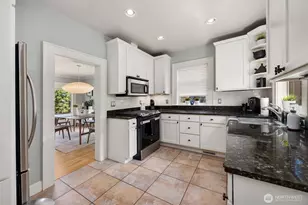 43 W Etruria, Seattle, WA 98119 - Photo 7