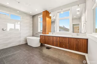 2460 W Lynn Street, Seattle, WA 98199 - Photo 19