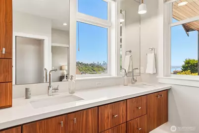 2460 W Lynn Street, Seattle, WA 98199 - Photo 21
