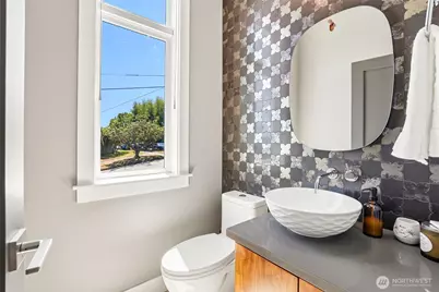 2460 W Lynn Street, Seattle, WA 98199 - Photo 13