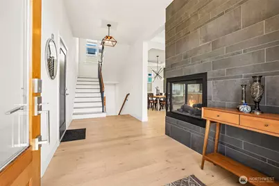 2460 W Lynn Street, Seattle, WA 98199 - Photo 3