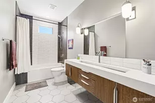 2460 W Lynn St, Seattle, WA 98199 - Photo 27