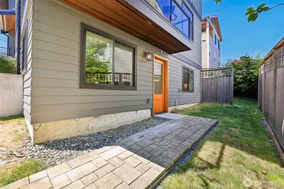 2460 W Lynn Street, Seattle, WA 98199 - Photo 33