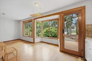 5466 NE 200th Pl, Lake Forest Park, WA 98155 - Photo 17