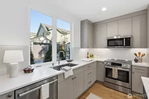 2714 58th Ave SW, Seattle, WA 98116 - Photo 9