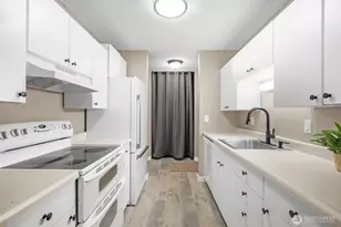 10459 Des Moines Memorial Dr S, Seattle, WA 98168 - Photo 3