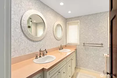 1215 E Lynn Street, Seattle, WA 98012 - Photo 27
