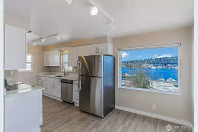 1732 Dexter Avenue N, Seattle, WA 98109 - Photo 5