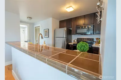 209 N 39th Street #304, Seattle, WA 98103 - Photo 7