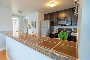 209 N 39th St, Seattle, WA 98103 - Photo 7