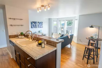 209 N 39th Street #304, Seattle, WA 98103 - Photo 9