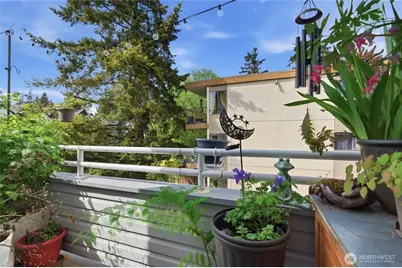 13310 Greenwood Avenue N, Seattle, WA 98133 - Photo 5