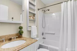 4425 Greenwood Ave N, Seattle, WA 98103 - Photo 9