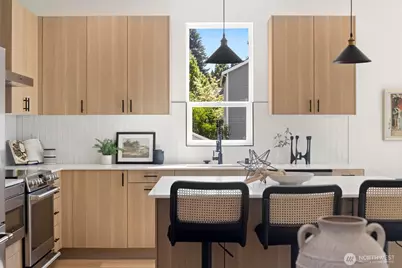 334 NE 90th Street, Seattle, WA 98115 - Photo 13