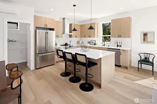 334 NE 90th St, Seattle, WA 98115 - Photo 9